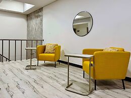 w Glorious Loft w Elegant Balcony in Cali