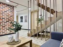 w Glorious Loft w Elegant Balcony in Cali