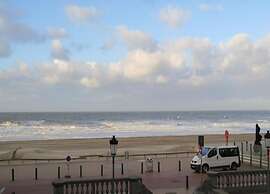 Apartment in Blankenberge With Sea Views