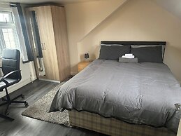 Spacious 4bed Home Near Woking Attractions&nature