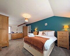 The Old Barn Near St Ives - Rustic Charm & Space