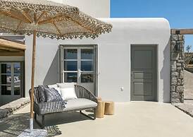 Villa With Resort Style Pool