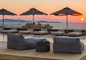 Villa With Resort Style Pool