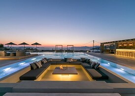 Villa With Resort Style Pool