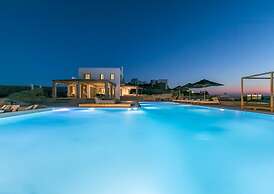 Villa With Resort Style Pool