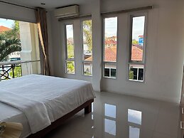 khun mai villa