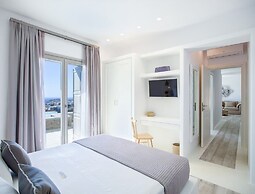 Nice Villa at Kalafatis Beach