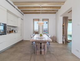 Charming Villa Near Ftelia Beach