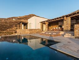 Charming Villa Near Ftelia Beach