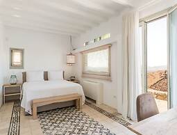 Charming Villa Near Ftelia Beach