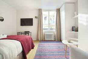 Sublime and new Studio Le Marais / Beaubourg