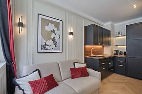 Eiffel Tower Apartment Invalides