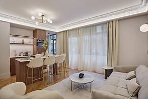 Elegant Flat Matignon Avenue Faubourg St Honore