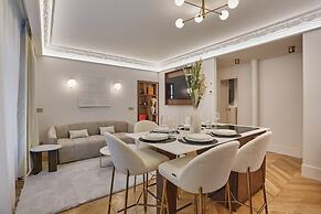 Elegant Flat Matignon Avenue Faubourg St Honore
