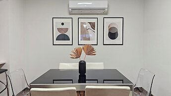 Phaedrus Living Evergreen City Flat