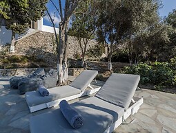 Traditional Villa With Swimming Pool