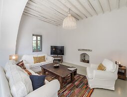 Traditional Villa With Swimming Pool