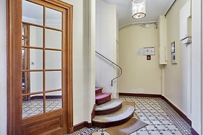 Superb Invalide Apartment Near Eiffel Tower