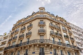 Superb Invalide Apartment Near Eiffel Tower