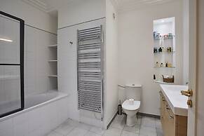Apartment Arc de Triomphe/ Champs Elysee
