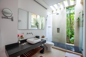 w Charming 5BR Villa at Mesa de Yeguas