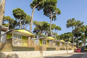Bungalow Near Pals Beach & Pool