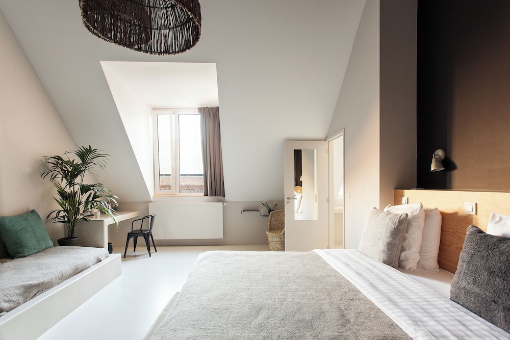 Latroupe Hotel Jardin Secret