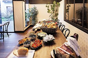 Latroupe Hotel Jardin Secret