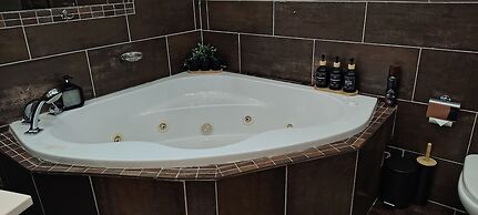 Room-indulgent Escape, Jet Bath, Stunnin