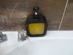 Room-indulgent Escape, Jet Bath, Stunnin