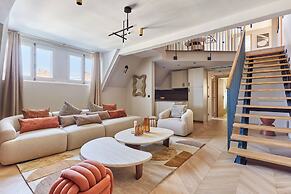 Sublime Duplex Arc de Triomphe/ Trocadero
