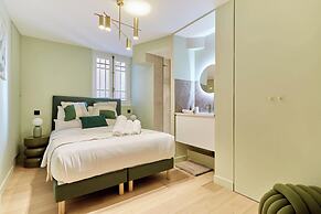 Sublime Duplex Arc de Triomphe/ Trocadero