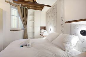 Superb Apartment Place des Vosges Le Marais