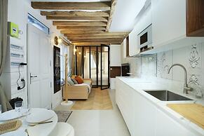Superb Apartment Place des Vosges Le Marais