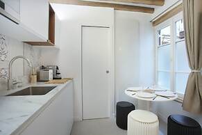 Superb Apartment Place des Vosges Le Marais