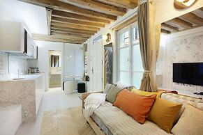 Superb Apartment Place des Vosges Le Marais