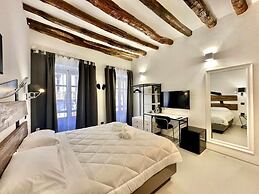 C&O Savoia Deluxe Rooms