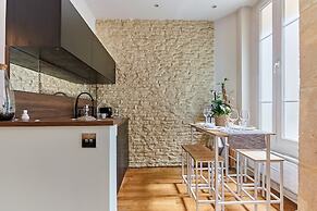 Charming 1 Bedroom Apartment Eiffel Tower