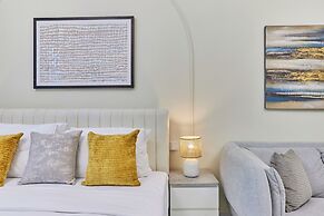 bnbme | Serenity Lakes 5 | Studio