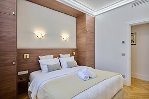 Luxurious Matignon/saint Honore Apartment