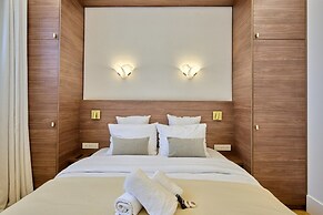 Luxurious Matignon/saint Honore Apartment