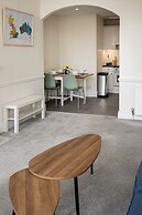 Garden Flat Apartment in Grosvenor Place