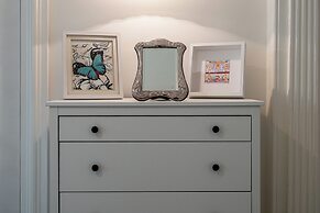 Garden Flat Apartment in Grosvenor Place
