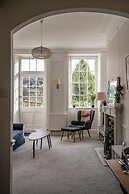 Garden Flat Apartment in Grosvenor Place