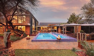 Naka Luxury Safari Lodge