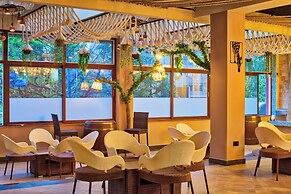 Maanzoni 680 hotel