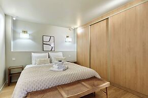 Superb Apartment Notre Dame De Paris
