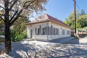 Nemes Apartments