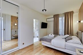 Terrace Apartment Trocadero Eiffel Tower by Studio Prestige