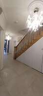 Bromley Manor - Spacious 11 Bedroom House